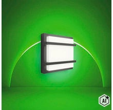 Moderne quadratische Wandleuchte mit dunklem Rahmen und weissem Lichtdiffusor zur Aussenbeleuchtung. (Image AI modified or generated)