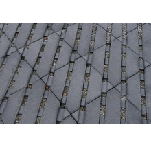 Geometrisches Rasengitter aus Betonpflastersteinen mit Kiesfugen für Einfahrten und Wege