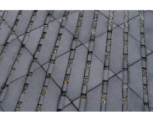 Geometrisches Rasengitter aus Betonpflastersteinen mit Kiesfugen für Einfahrten und Wege