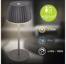 Moderne LED Akkuleuchte mit plissiertem Schirm, wiederaufladbar via USB, warmweißes Licht 2700 Kelvin, IP44 spritzwassergeschützt und dimmbar.