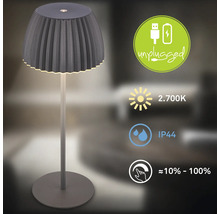 Dimmbare LED Akkutischleuchte mit plissiertem Schirm, 2700 Kelvin, Schutzart IP44 für den Innen und Außenbereich, kabellos aufladbar per USB.