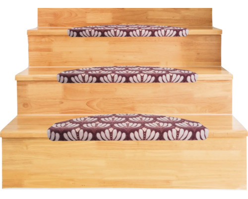 Tapis de marche demi-ronds avec motif floral sur un escalier en bois