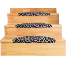 Tapis d escalier avec motif léopard sur un escalier en bois