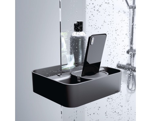 Étagère de douche avec téléphone portable, miroir et flacon de shampoing