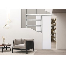 Wohnzimmer mit Sessel und Schiebetür in der Wand