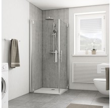 Cabine de douche avec robinetterie de douche dans salle de bains