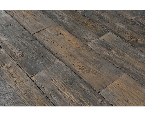 Dalles de chemin avec aspect bois posées