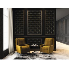 Deux fauteuils dans un salon élégant avec papier peint à motifs et tapis moderne