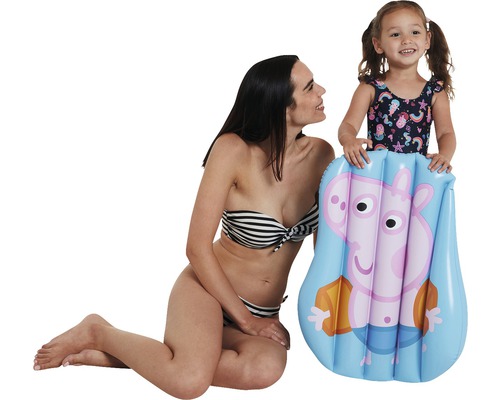 Mère et fille avec matelas pneumatique Peppa Pig