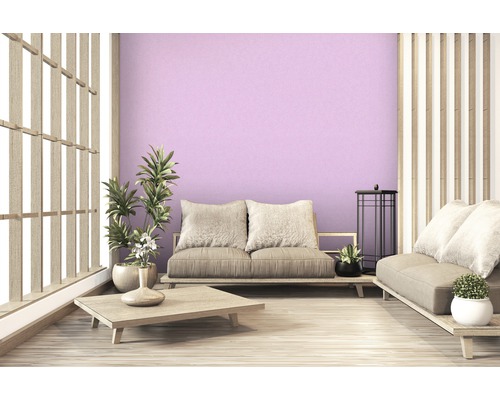 Salon avec meubles de style japonais et mur violet