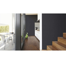 Intérieur avec vue sur la terrasse, la cuisine et l'escalier