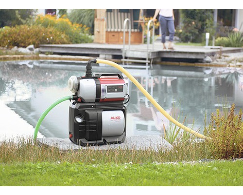 Station de pompage domestique Al-Ko avec tuyaux à l''étang