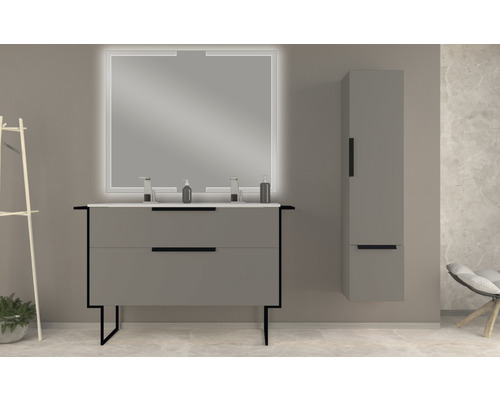 Salle de bain moderne avec meuble-lavabo, armoire de toilette et armoire haute