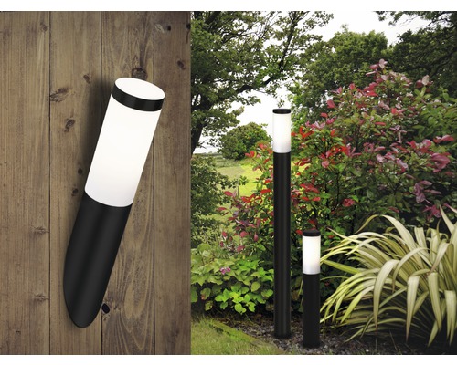 Gartenszene mit Pollerleuchten zur Aussenbeleuchtung