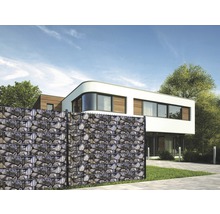 Clôture de gabions devant une maison au design moderne