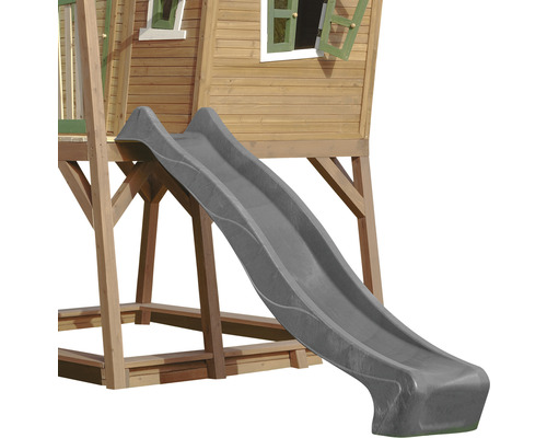 Toboggan pour enfants gris sur une cabane de jeu