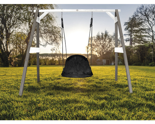 Holzschaukel mit Nestschaukel im Garten