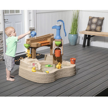 Table de jeux d''eau avec pompe pour enfants dans le jardin ou sur la terrasse.