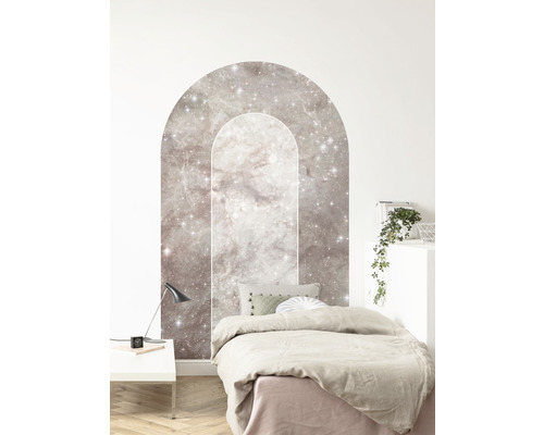 Chambre à coucher avec lit et sticker mural en arc de cercle avec motif étoilé