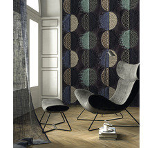 Salon avec fauteuil, tabouret et panneaux muraux en demi-cercle