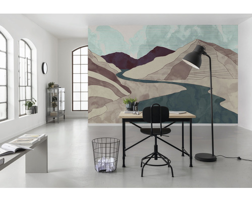 Bureau avec bureau, chaise, lampadaire et papier peint intissé avec motif de montagne