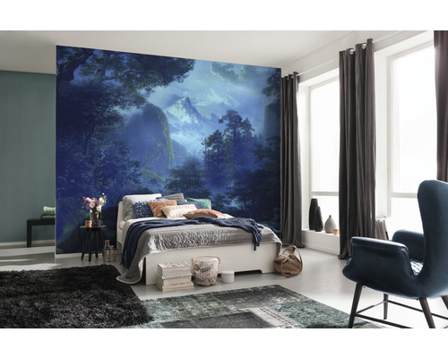 Chambre avec papier peint photo représentant un paysage forestier