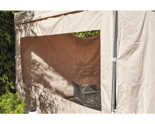 Gros plan d''une tente de réception avec fenêtre