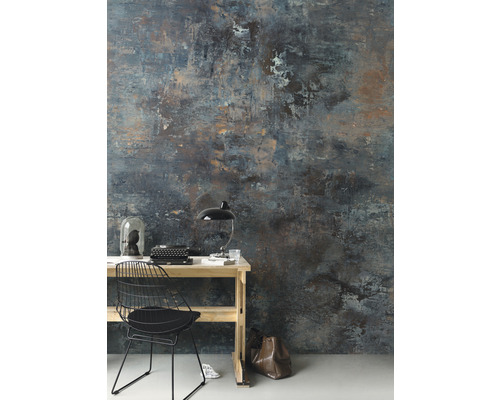 Aménagement mural décoratif avec bureau et matériel de bureau