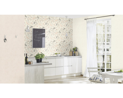 Pièce lumineuse avec décor de cuisine et papier peint à motifs de poissons