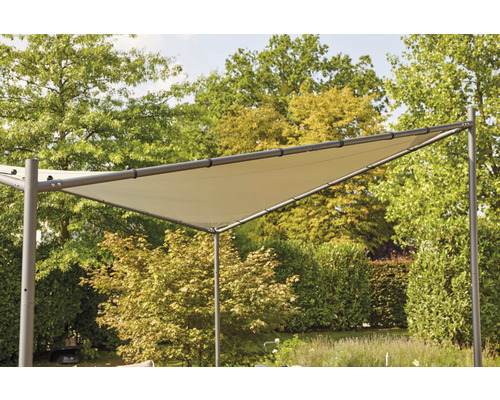 Voile d''ombrage avec cadre en acier dans le jardin