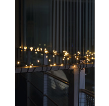 Guirlande lumineuse avec lumière blanc chaud sur une balustrade