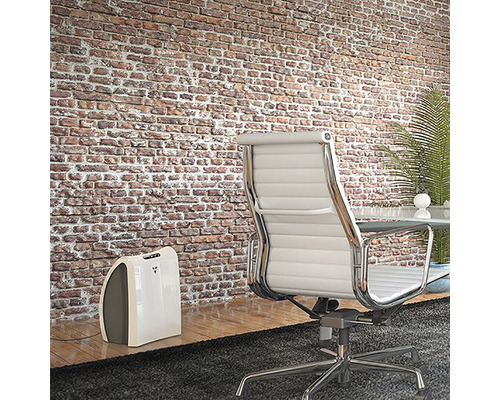 Bureau avec purificateur d''air, chaise de bureau et mur de briques