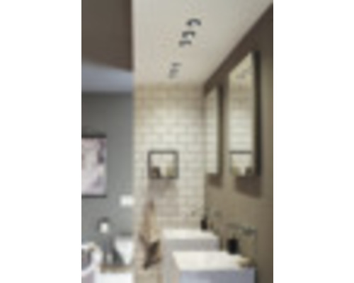 Badezimmer mit zwei Waschbecken, Spiegeln und Beleuchtung