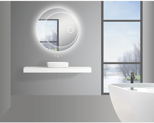 Modernes Badezimmer mit rundem Spiegel, Waschtisch und Badewanne