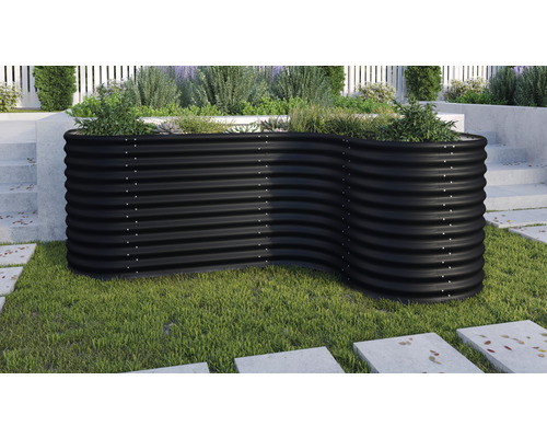 Jardinière surélevée noire en métal dans le jardin