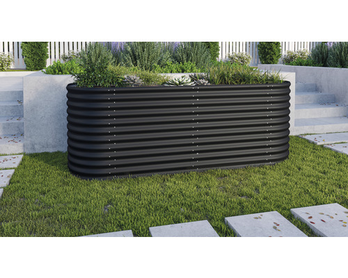 Jardinière surélevée en acier dans le jardin