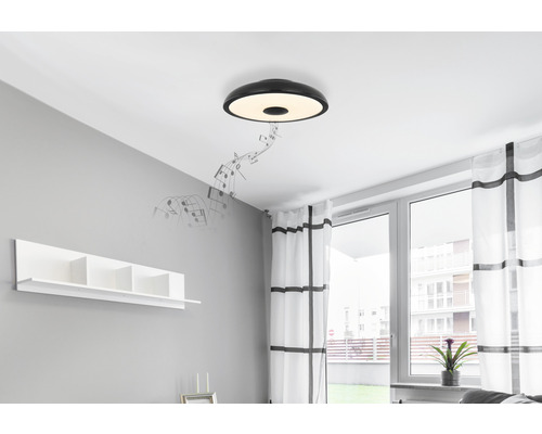 Deckenleuchte im Wohnzimmer mit Musiknoten