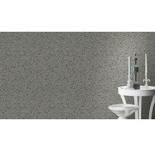 Graue Tapete mit abstraktem Muster an der Wand