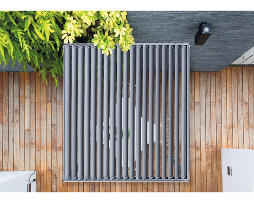 Vue de dessus d''une clôture grise sur une terrasse en bois