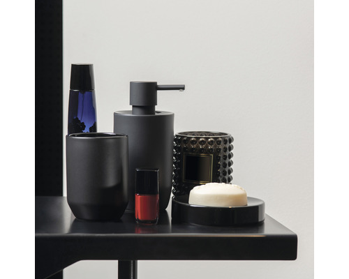 Ensemble d''accessoires de salle de bains avec distributeur de savon, gobelet à brosse à dents, porte-savon, bougie parfumée et produits cosmétiques