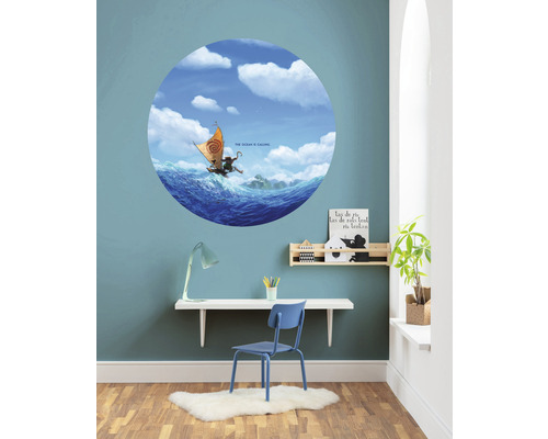 Décoration murale avec un sticker mural rond dans une chambre d''enfant représentant une scène d''océan