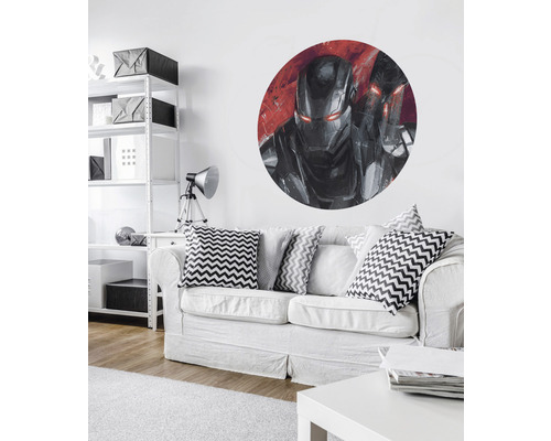 Salon avec un canapé et un sticker mural de super-héros