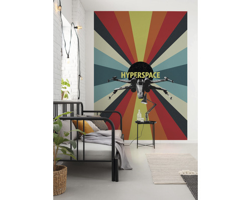 Décoration murale dans la chambre à coucher avec un motif Star Wars Hyperspace.