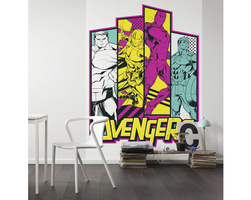Autocollant mural avec motif Avengers dans une pièce moderne