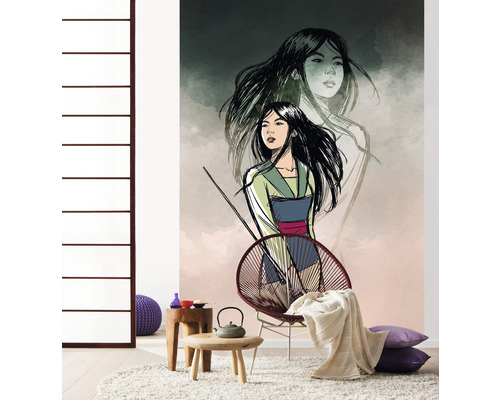 Espace de vie avec papier peint photo illustré avec un motif féminin