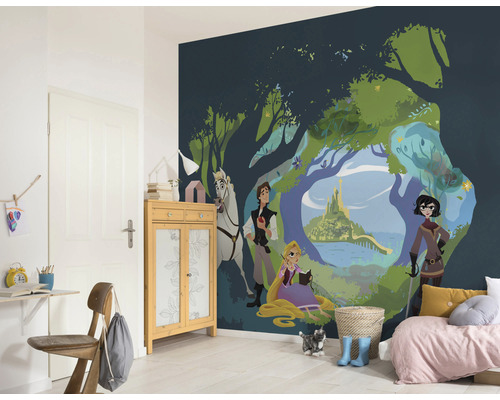 Chambre d''enfant avec un papier peint photo avec des motifs de Raiponce