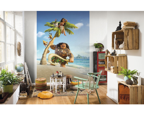 Salon décoratif avec papier peint photo représentant des scènes du film Vaiana