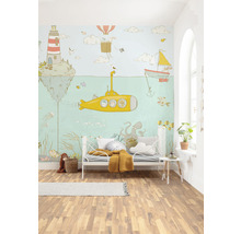 Kinderzimmer mit Unterwasserwelt-Tapete, Bett und Holzboden
