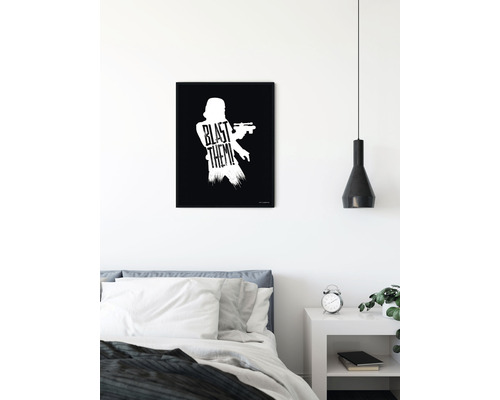 Affiche Star Wars encadrée avec silhouette de Stormtrooper et l''inscription Blast Them dans la chambre