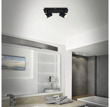 Salle de bains avec plafonnier à deux spots